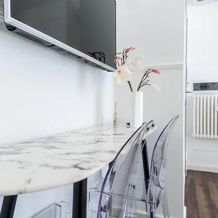 Joivy Chic For 3 Close To Sempione Park Apartament