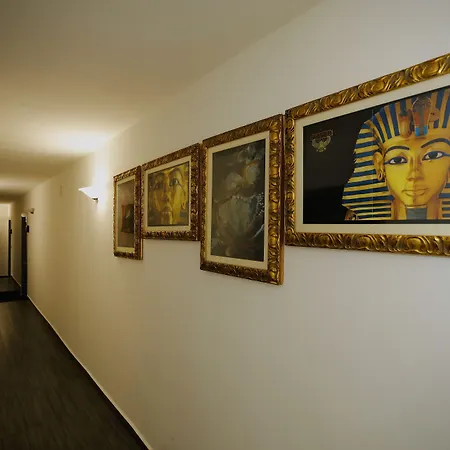 Hosting Dreams Attics - Duomo Apartman Milánó