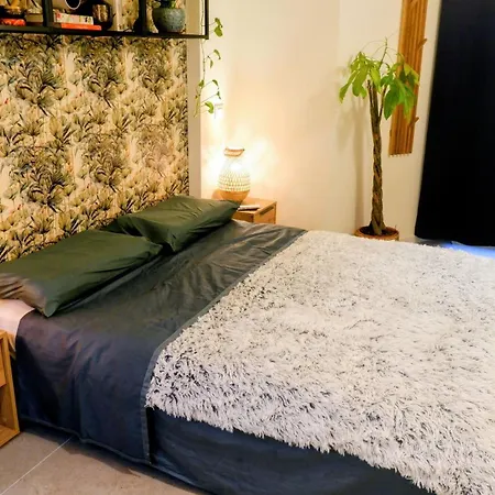 Jungle With Private Bathroom, Metro Line 3* Mailand