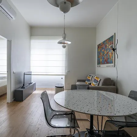 Giambellino Apartment