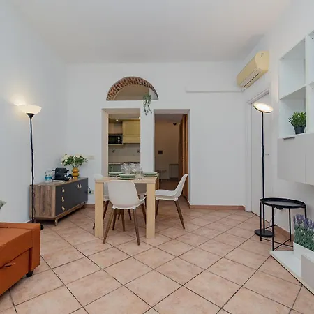 Stayq - Moscova - Porta Garibaldi * Milánó