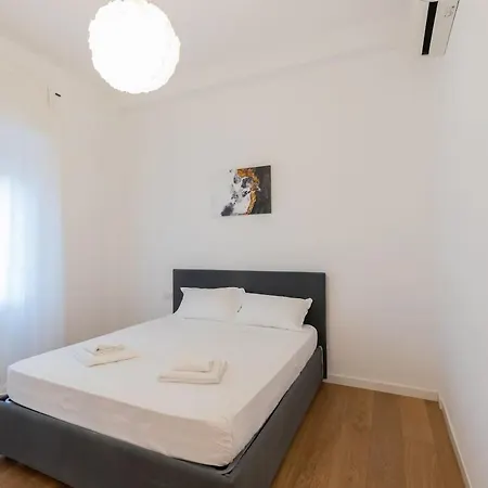 Trilocale Con Aria Condizionata E Parcheggio Privato Fronte Apartamento *