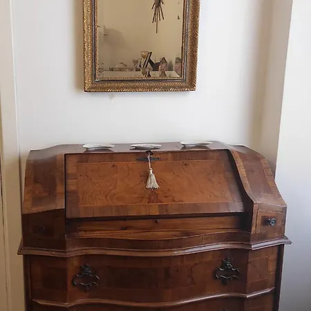 Romantic Flat Navigli Darsena Milan