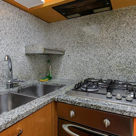 I-host Porta Romana - Sabotino Appartement *