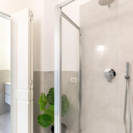 Duomo 10 Minutes Walk- Modern Design شقة ميلان