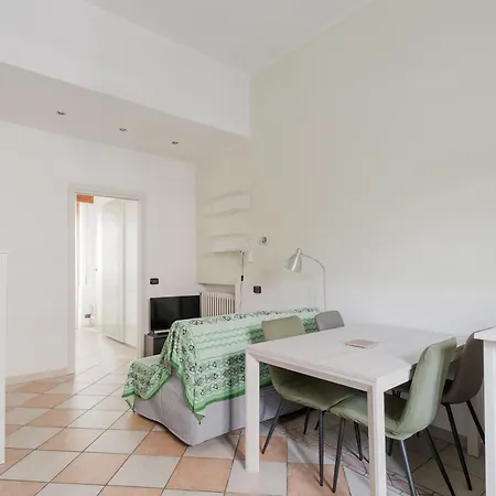 Guesthost - Comfy Nest In South *