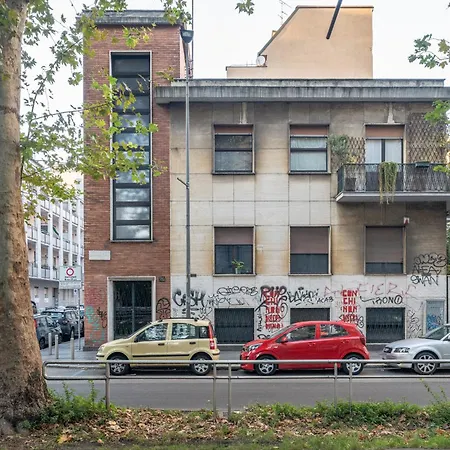 Giambellino Apartment