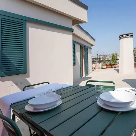 Urban With Private Terrace شقة