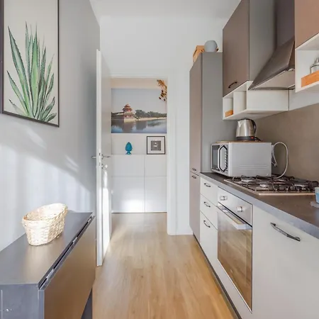 Apartment Cosmopolitan House - Modern Eco Mailand