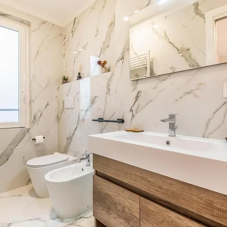 Lägenhet Luxury Via Montenevoso 4 Pax Wi-fi *