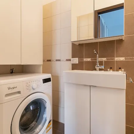 Guesthost - Piccola Bicocca Comfy Flat Милан