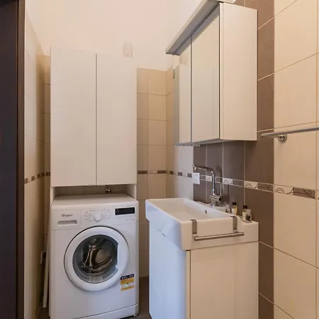 Guesthost - Piccola Bicocca Comfy Flat * Милан