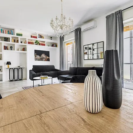 Luminoso Trilocale Vicino Stazione דירה *