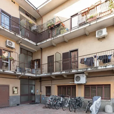 Guesthost - Piccola Bicocca Comfy Flat Апартаменты