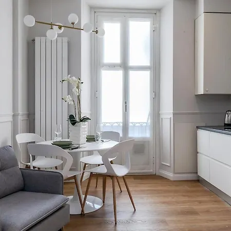 Luxury 2-bedroom Station * Milánó