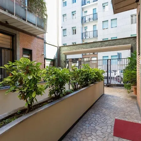 Stayeasy Crocetta - Duomo Walking, 2 Bedrooms 2 Baths Μιλάνο