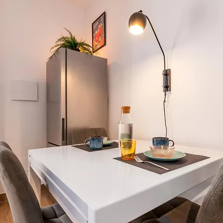 Habesha Flats - A Quiet Retreat Just Steps From The Metro M1 *