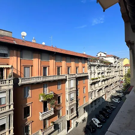 Prestigious 3 Bedrooms, 8 Guest, Centre Porta Romana شقة *