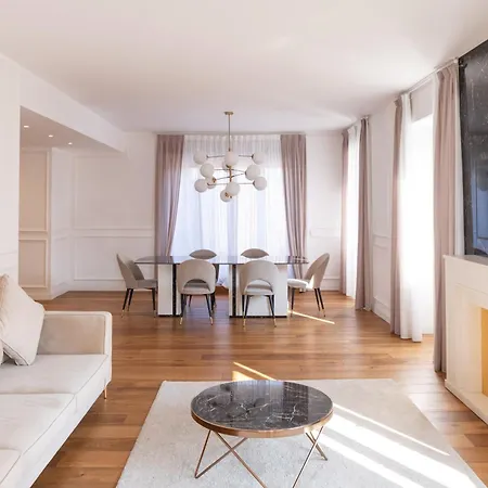 Lusso, Stile E Un Meraviglioso Terrazzo Nel Cuore Di Milão