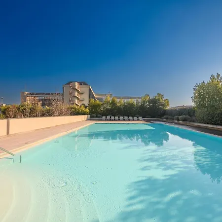 Giaxtower Gym & Pool Romantic Pool View