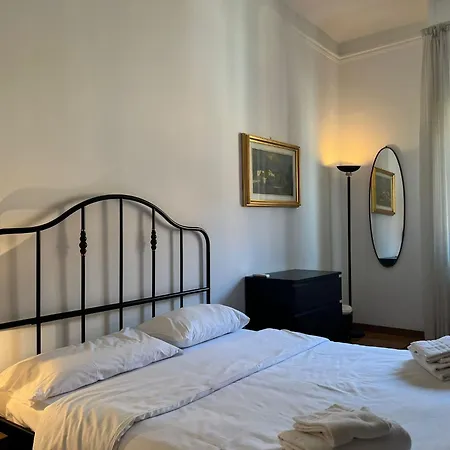 Prestigious 3 Bedrooms, 8 Guest, Centre Porta Romana شقة