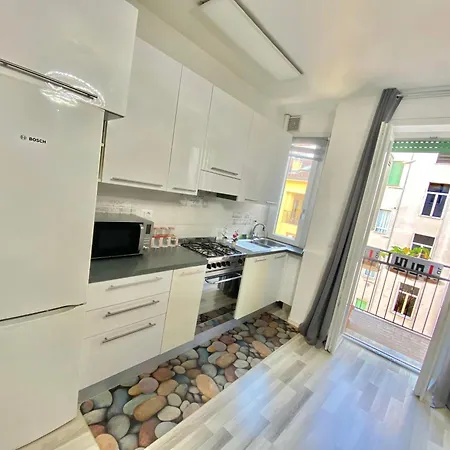 Lugano S&s Home, Moderna E Tranquilla, Vicino Al Centro Di Milano, Con Parcheggio Gratuito Esterno *