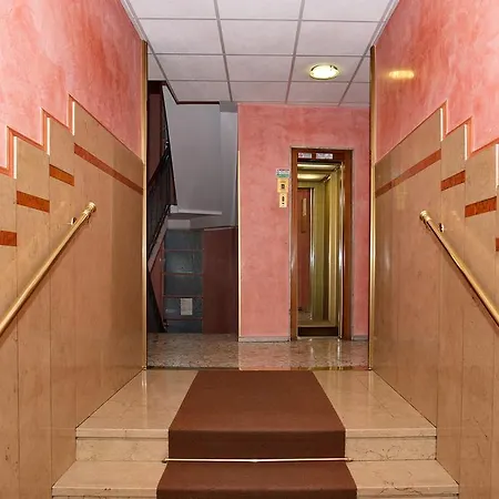 Skyline In Citta Studi A 1 Minuto Dal Metro Con Terrazzo Wi-fi E Netflix 아파트