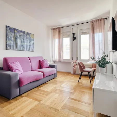 Just Urban Stays - Bilocale Moderno A Pochi Minuti Dal Duomo 아파트