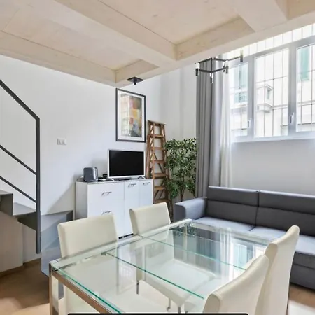 Giusti Two-bedroom Duplex - Arco Della Pace & Sempione Park - Sleeps 5