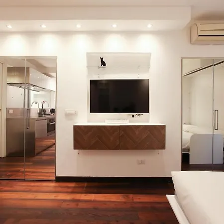 Hacca Collection - Charming In Corso Magenta מילאנו