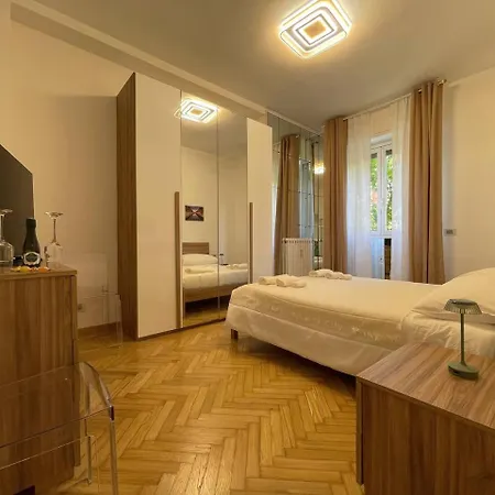 A Stone's Throw From The Metro Appartement *