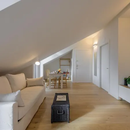 Lägenhet Novara, 6 - Attic With Style