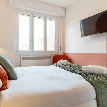 S&m Apartments- Urban Stripes 2 Bedrooms Near Underground M2 And Navigli Apartamento