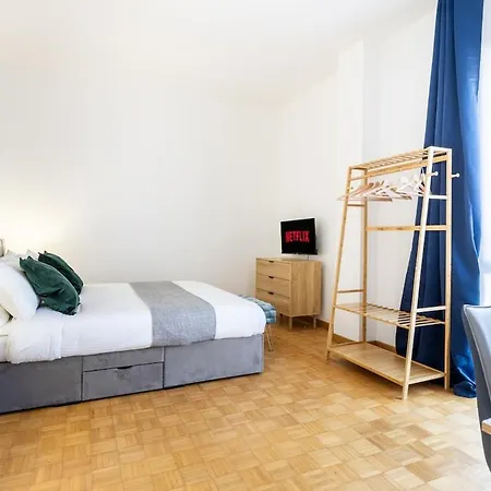 Duomo 7 Min - Panoramic Terrace & Two Bedrooms * Милан