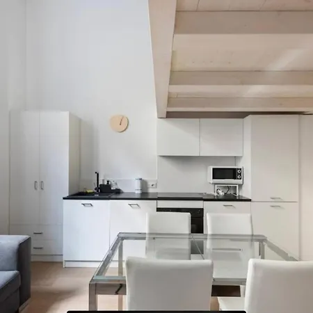 Giusti Two-bedroom Duplex - Arco Della Pace & Sempione Park - Sleeps 5 아파트