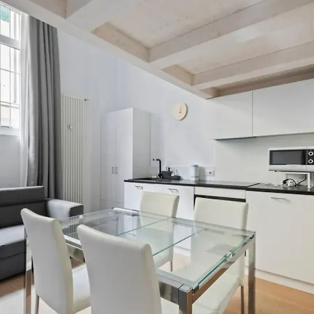 아파트 Giusti Two-bedroom Duplex - Arco Della Pace & Sempione Park - Sleeps 5