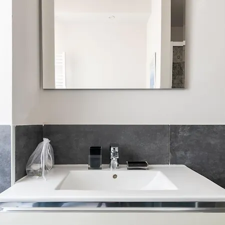 Fusetti Elegante Con Balcone In Zona Navigli Apartmán