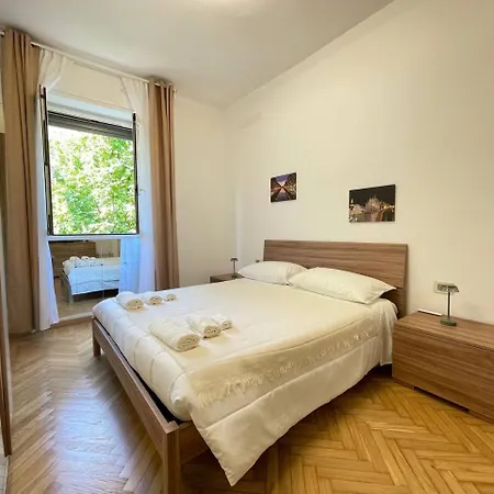 A Stone's Throw From The Metro Appartement *