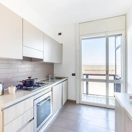 Апартаменты Duomo 7 Min - Panoramic Terrace & Two Bedrooms Милан