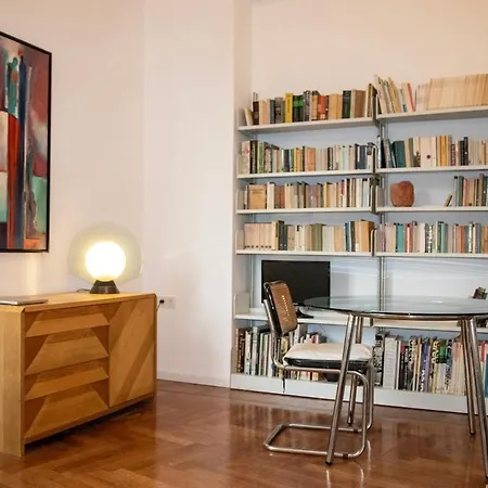 Spacious, Bright Flat With 2 1 Double Bedrooms * ミラノ