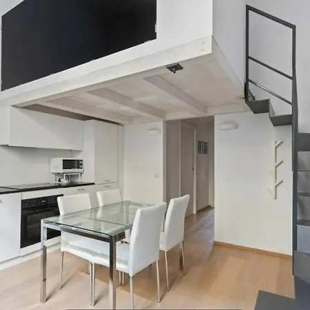 Giusti Two-bedroom Duplex - Arco Della Pace & Sempione Park - Sleeps 5 Apartamento