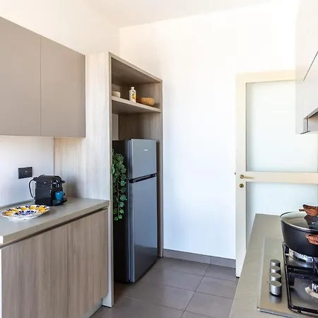 Duomo 7 Min - Panoramic Terrace & Two Bedrooms Апартаменты Милан