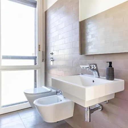 Duomo 7 Min - Panoramic Terrace & Two Bedrooms Милан