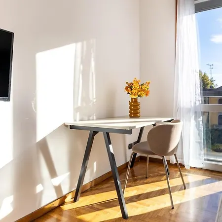 Duomo 7 Min - 3 Bedrooms, Terrace & Parking Lägenhet Milano