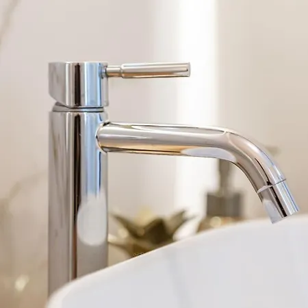 Apartament Luxury Quiet Above Subway *