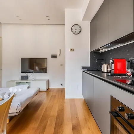 Porta Venezia Charme-2km From Centrale-15' Airport *