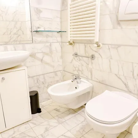 San Babila Elegant Duplex - Design District Milánó