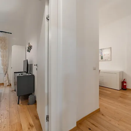 5 Walk From Porta Venezia Station, With 2 Bedrooms Milano
