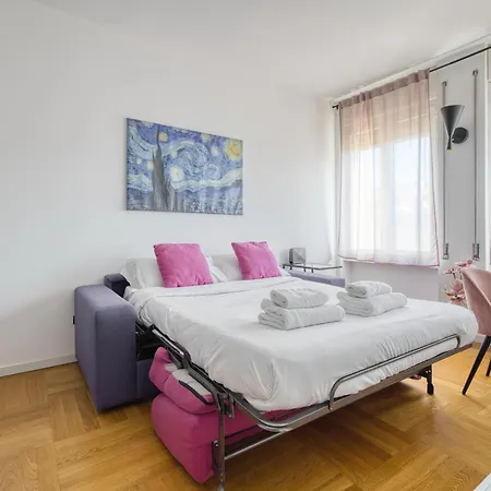 Just Urban Stays - Bilocale Moderno A Pochi Minuti Dal Duomo 아파트 *