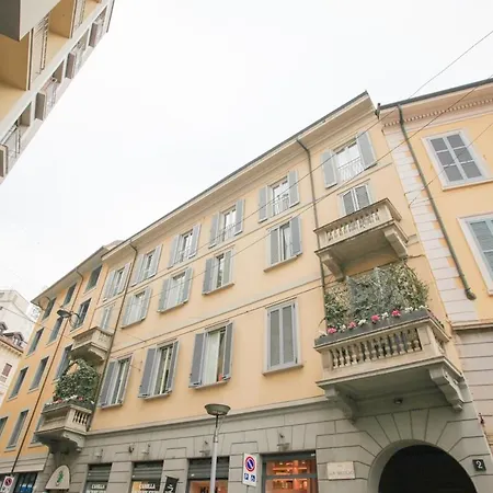 Apartment Hacca Collection - Charming In Corso Magenta *
